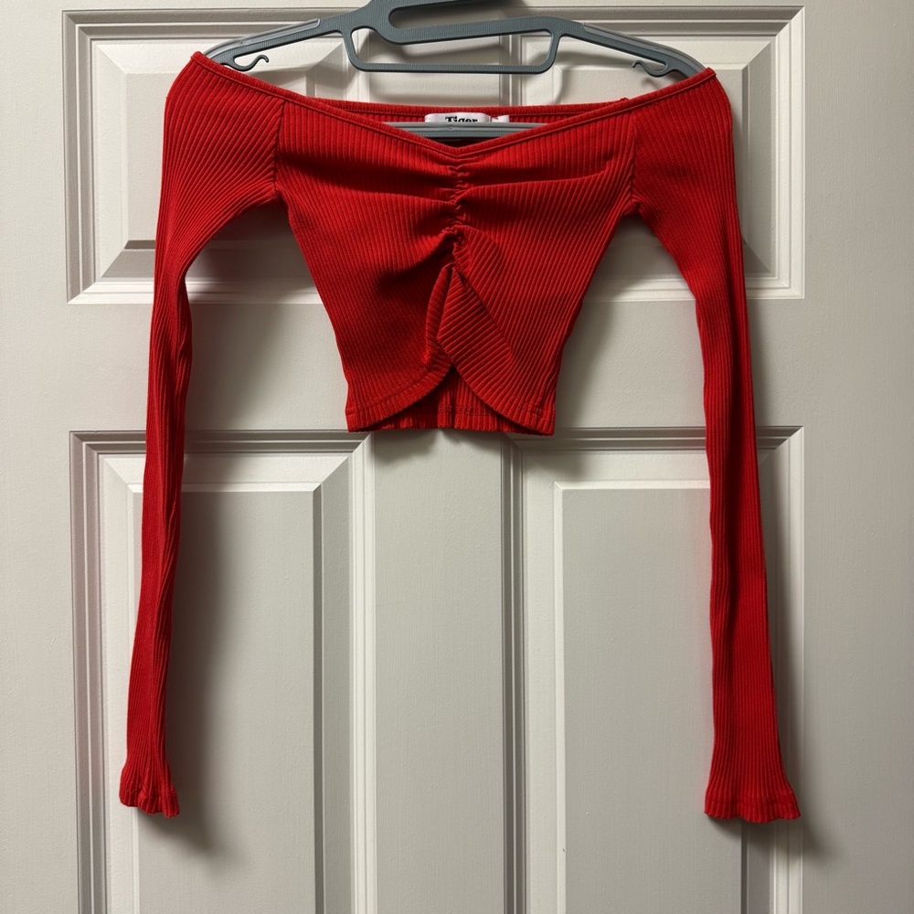 TIGER MIST RED OFF SHOULDER CROP LONG SLEEVE